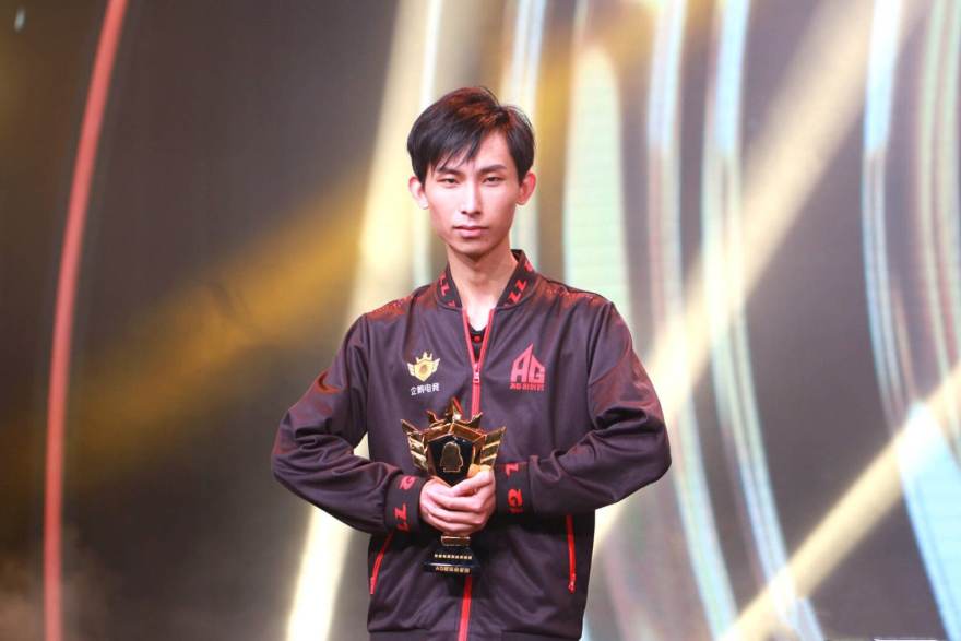 从青训营到排行榜前列：一位电竞选手的成长路径拆解